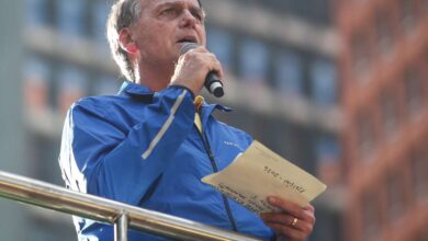 Bolsonaro realiza ato na Avenida Paulista e pede apoio para 2026