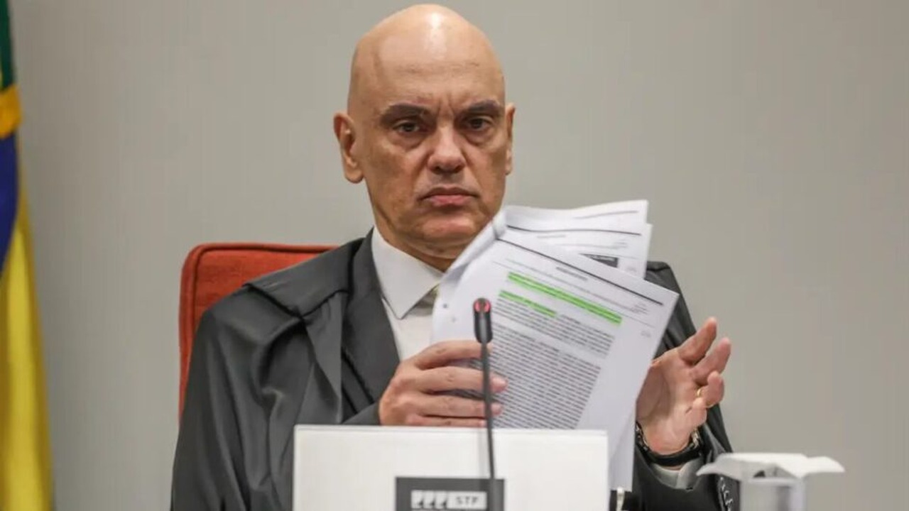 Moraes repreende advogado durante audiência sobre 8 de Janeiro