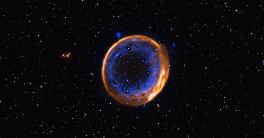 Descoberta de supernova de dupla detonação revela segredos do cosmos