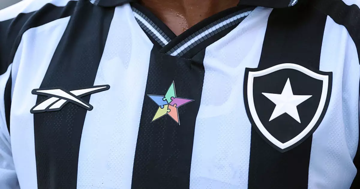 Alex Telles defende Botafogo e Zenit faz proposta milionária por Danilo enquanto clube renova contrato de promessa