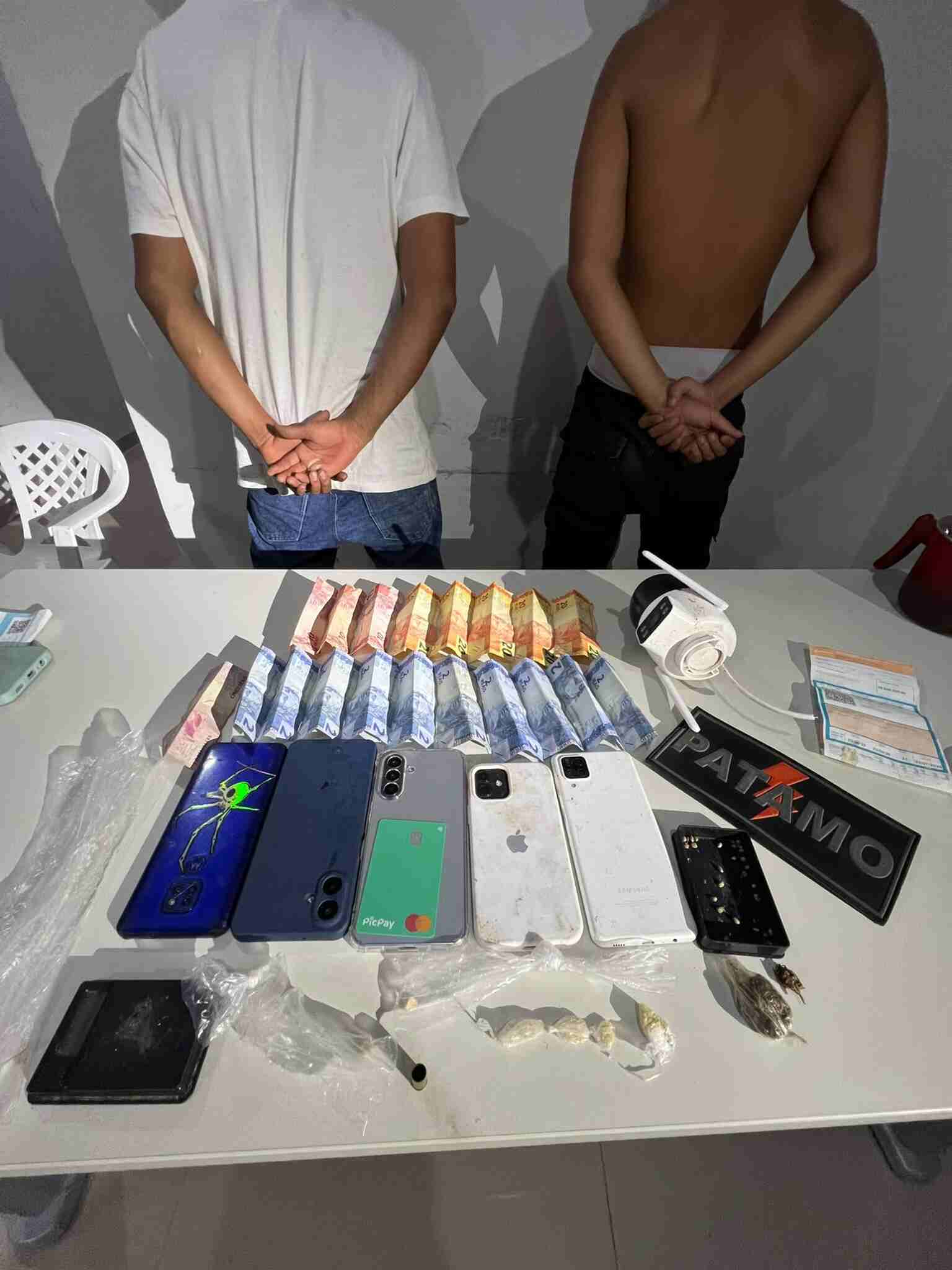 Operação da Polícia Militar resulta em prisões e apreensões ligadas ao tráfico de drogas em Presidente Médici