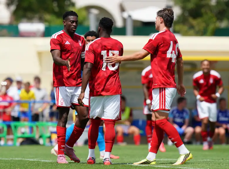 Nottingham Forest enfrenta Portimonense em amistoso decisivo na pré-temporada 2026
