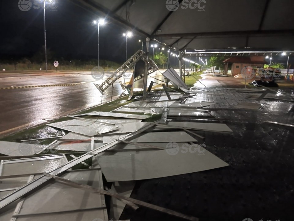 Porto Velho registra chuva e ventos fortes que causam alagamentos e estragos em Rondônia