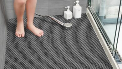 Descubra o Tapete Antiderrapante Ideal para Banheiro e Piscina: Segurança e Estilo em Onda Cinza