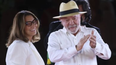 Lula confirma reeleição e promete brigar contra fundo partidário e emendas no Congresso Lula confirma reeleição e promete brigar contra fundo partidário e emendas no Congresso