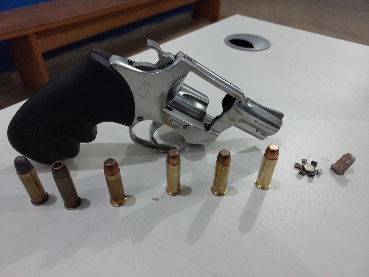 Discussão no trânsito termina com tiros e casal é preso pela Polícia Militar em Vilhena