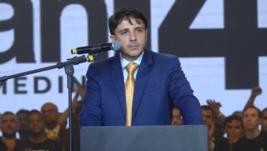 Renan Santos apresenta propostas audaciosas e critica Bolsa Família em congresso