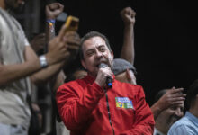 Boulos percorre São Paulo em van para impulsionar votos a Lula nas eleições 2026