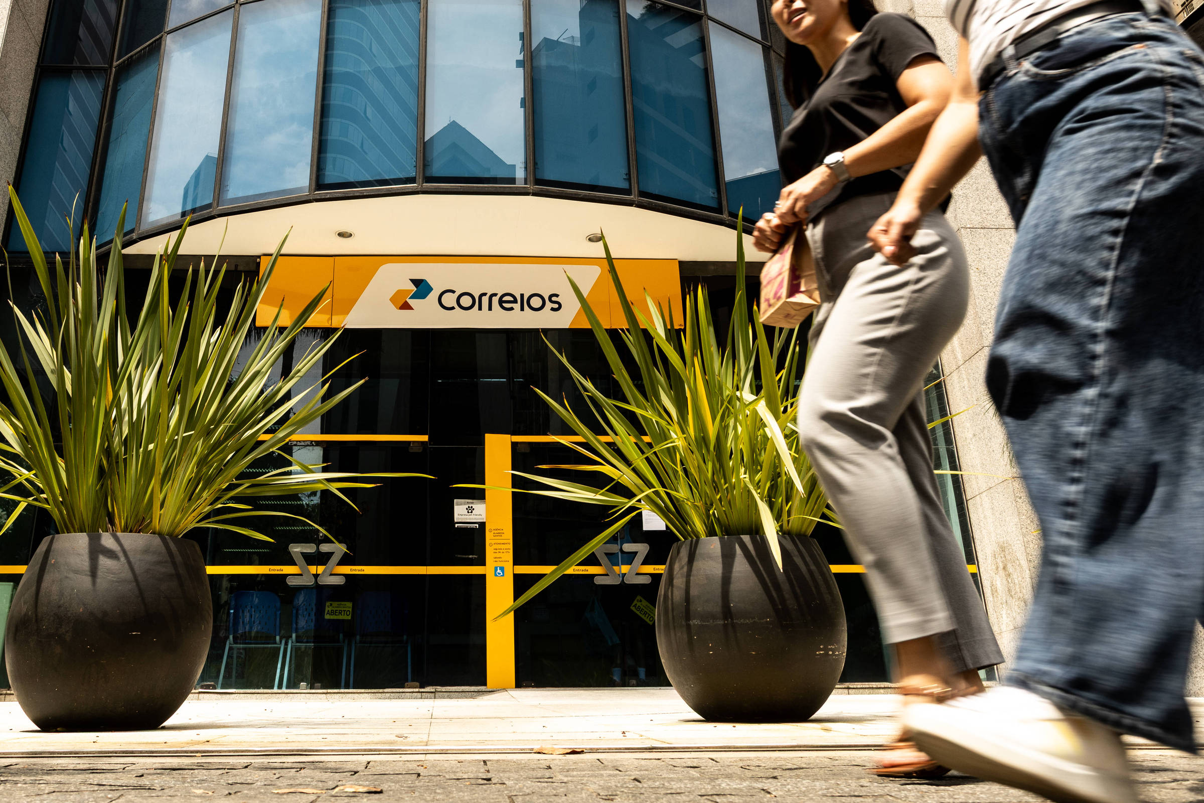 Trabalhadores dos Correios de SP encerram greve e voltam ao trabalho nesta sexta-feira