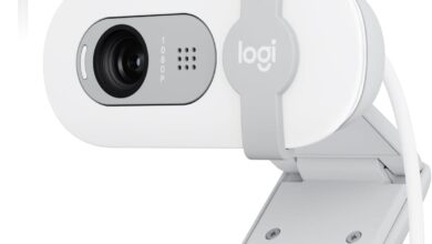 Webcam Full HD Logitech Brio 100: Microfone Integrado e Proteção de Privacidade paraVídeos de Qualidade