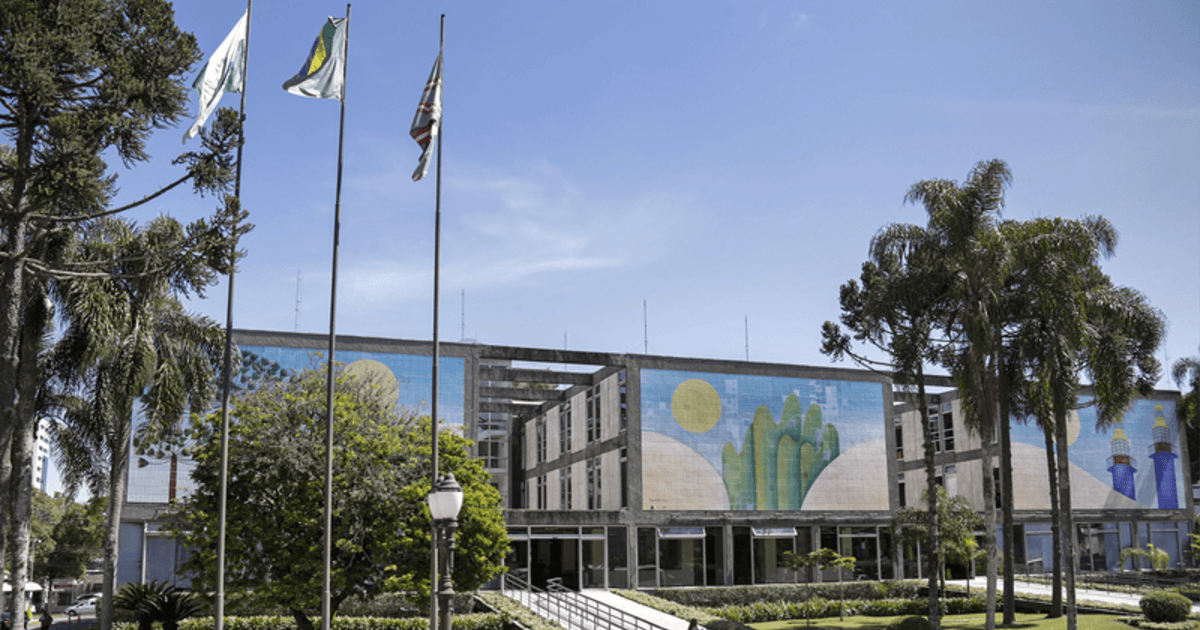 Prefeitura de Curitiba anuncia concursos públicos com salários de até R$ 38 mil