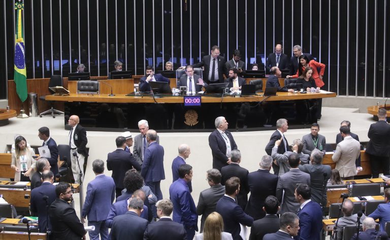 Câmara dos Deputados aprova regulamentação de apostas esportivas; apenas 1 deputado de Rondônia vota a favor