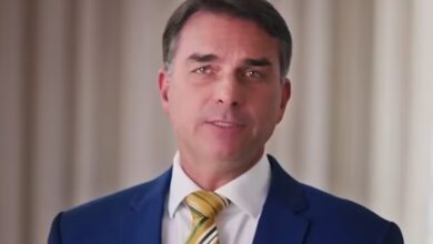 Flávio Bolsonaro propõe mudança na legislação do petróleo para reduzir dívida pública