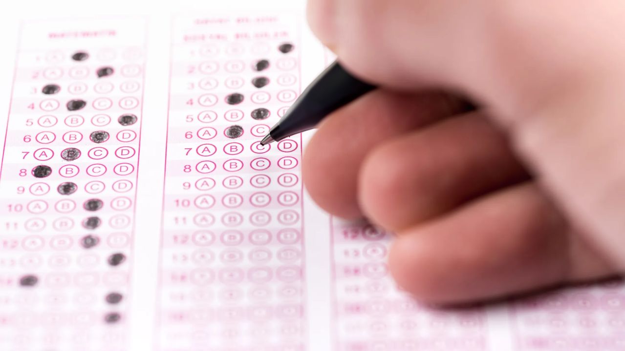 Concurso do CaraguaPrev oferece salários de até R$ 7 mil com inscrições até terça-feira