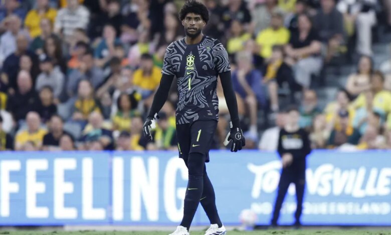 Gol de falta da Austrália gera polêmica sobre falha de Hugo Souza no amistoso Gol de falta da Austrália gera polêmica sobre falha de Hugo Souza no amistoso