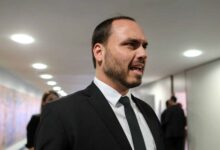 Carlos Bolsonaro reage a crítica de Esperidião Amin na disputa pelo Senado em SC