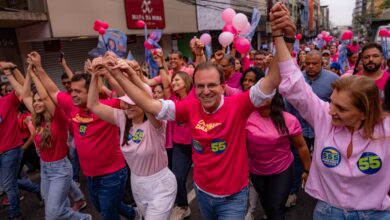 Eduardo Paes promete 8 Delegacias da Mulher em caminhada por voto feminino em Duque de Caxias