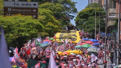 Milhares apoiam Lula em caminhada no centro de Belo Horizonte neste domingo