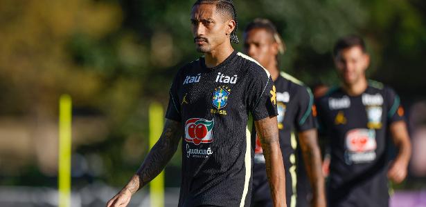 Ancelotti testa Raphinha como falso 9 e promove mudanças na seleção brasileira