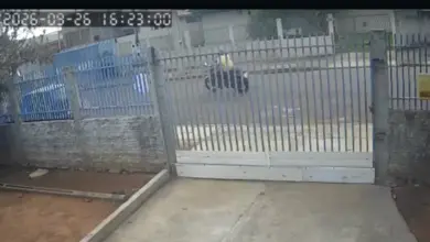 Motocicleta vermelha é furtada em Vilhena; suspeito é flagrado em vídeo