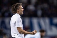 Uruguai de Diego Forlán estreia com derrota dolorosa para o Japão em amistoso Uruguai de Diego Forlán estreia com derrota dolorosa para o Japão em amistoso