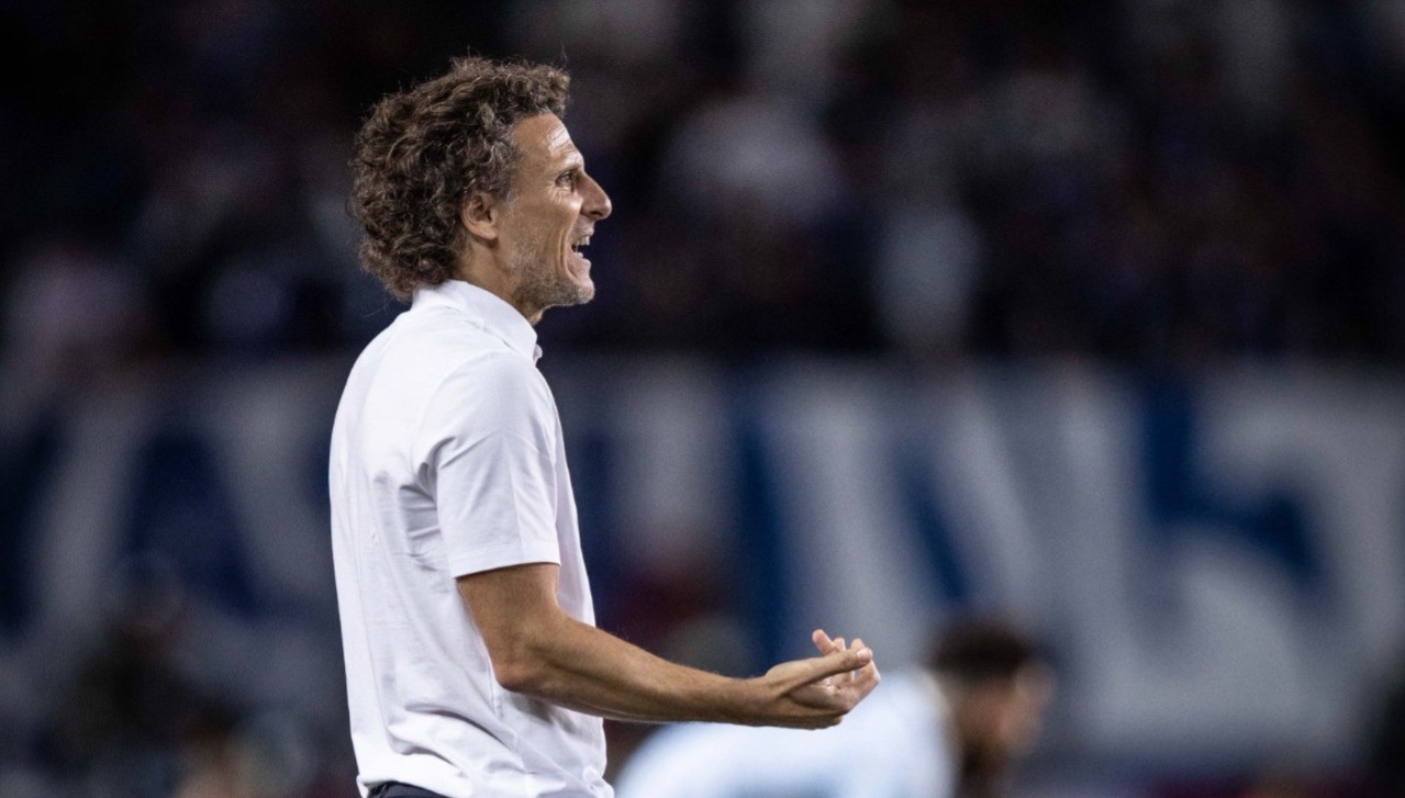 Uruguai de Diego Forlán estreia com derrota dolorosa para o Japão em amistoso