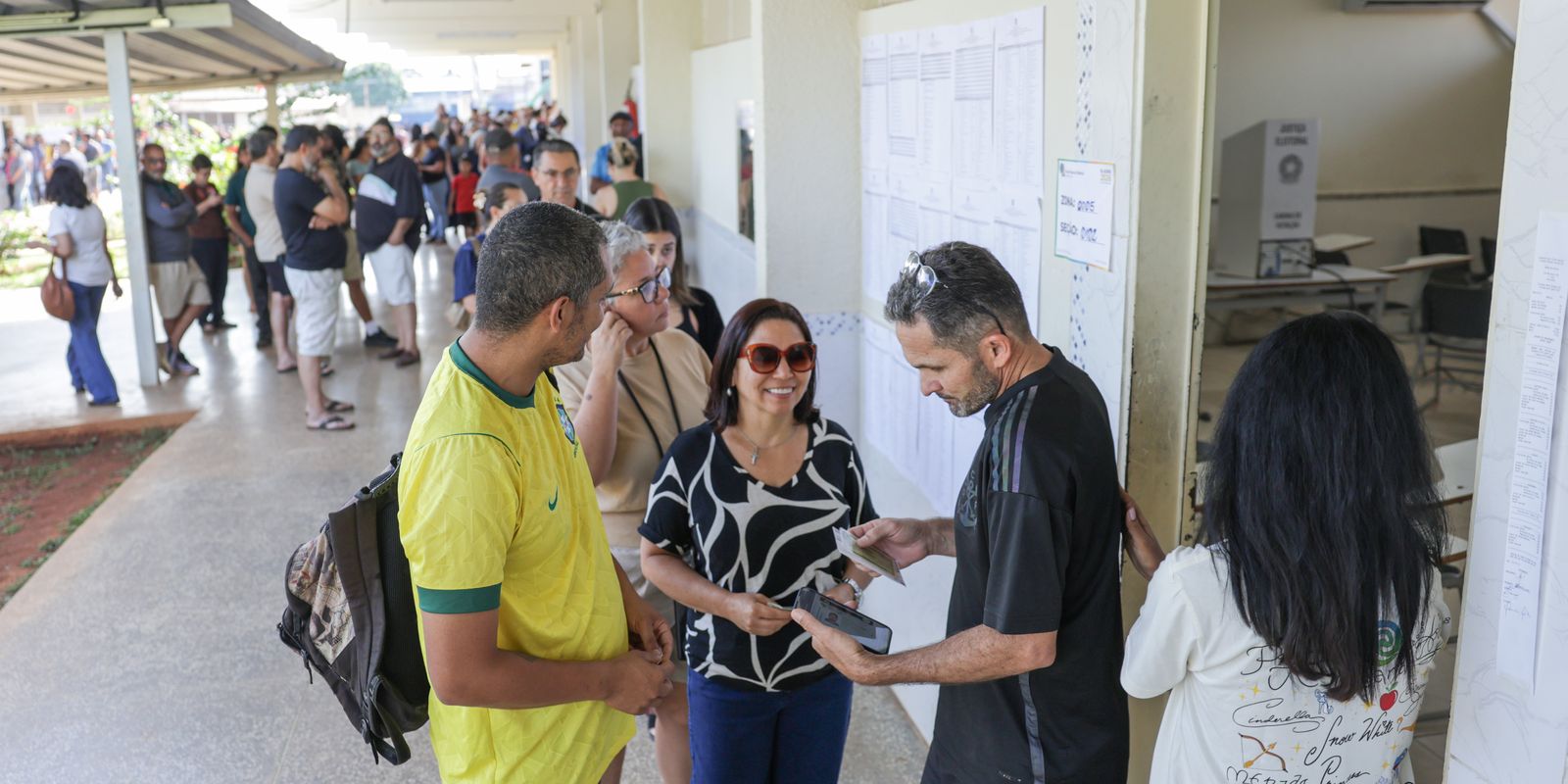 Eleitor pode se ausentar do trabalho no dia da eleição sem prejuízo de salário