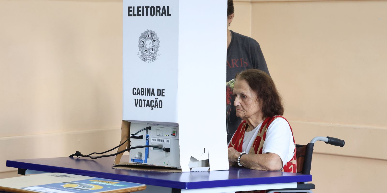 Regras de acesso e prioridade em locais de votação são definidas pelo TSE para 2026
