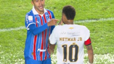 Atacante do Santos se desculpa e analisa expulsão em jogo decisivo Atacante do Santos se desculpa e analisa expulsão em jogo decisivo