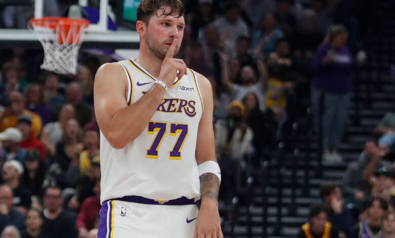 Luka Doncic brilha com 52 pontos e garante vitória dos Lakers na era pós-LeBron