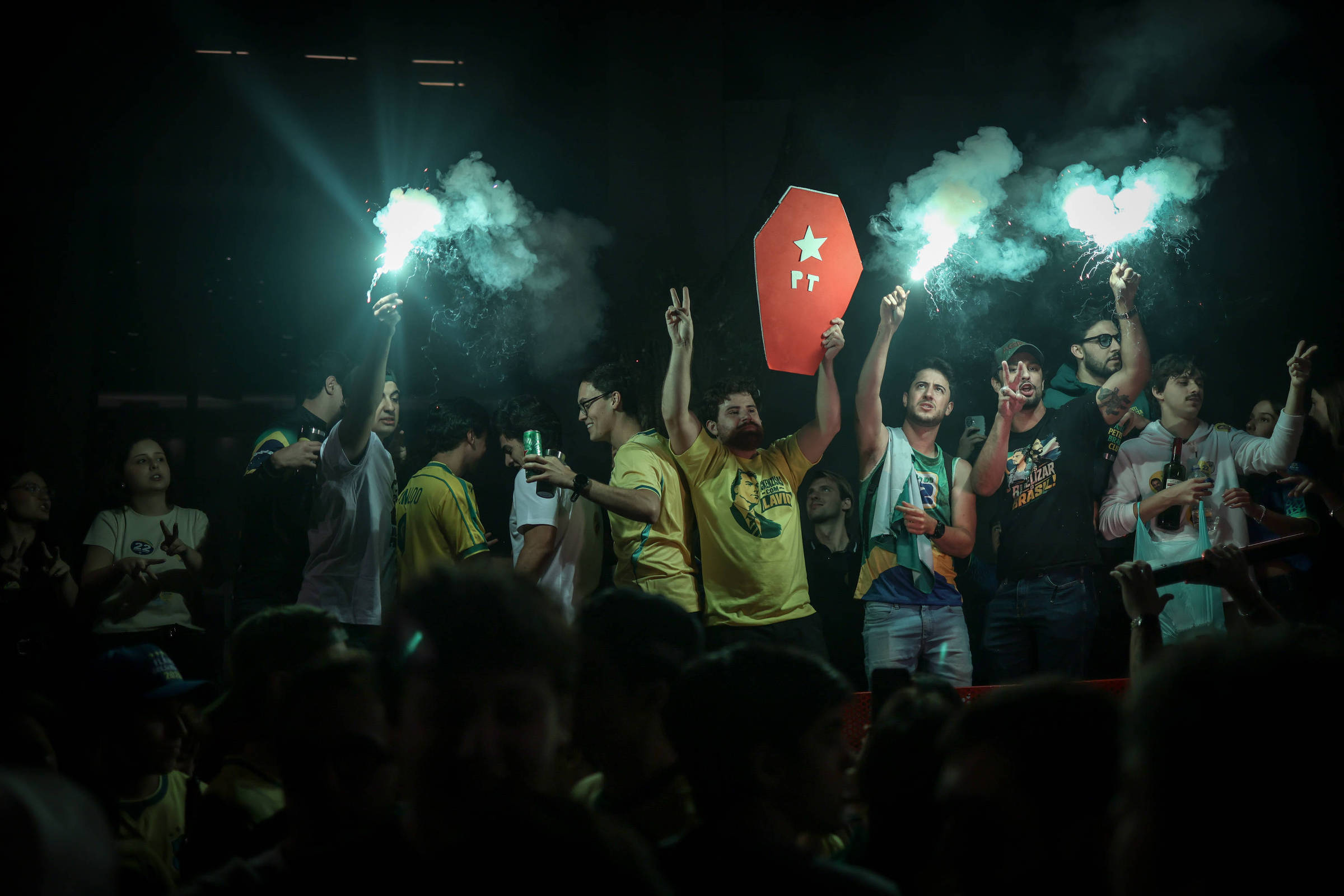 Estudantes bolsonaristas tomam Insper em ato festivo contra a esquerda em SP