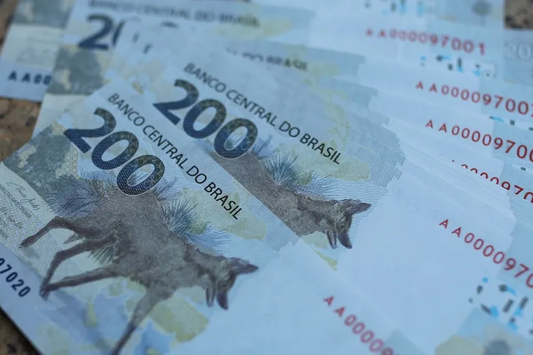 Juros futuros disparam até 182 pontos-base após reeleição de Lula, atinge 14,460%