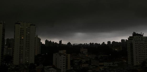 São Paulo enfrenta alerta de alagamentos enquanto chuva intensa atinge a cidade