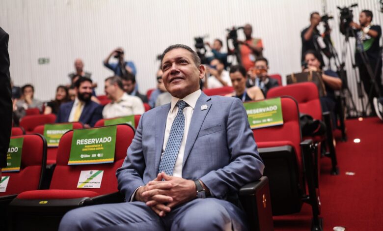 Desembargador Newton Ramos e banqueiro Vorcaro trocam mensagens sobre jantares e negócios do Master