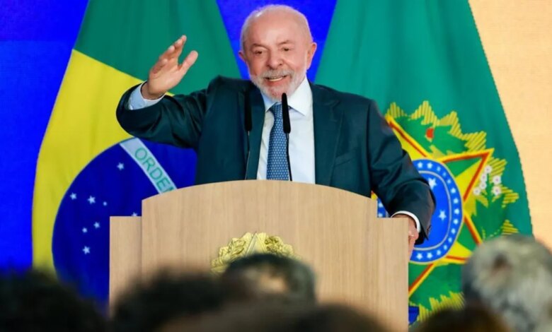 Lula enfrenta desafios eleitorais e a sombra da maldição do incumbente Lula enfrenta desafios eleitorais e a sombra da maldição do incumbente