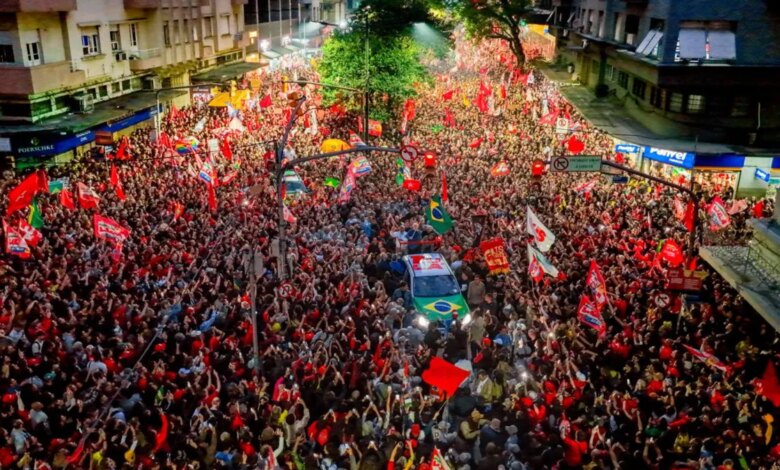 Lula realiza grande mobilização de campanha em Porto Alegre com aliados políticos