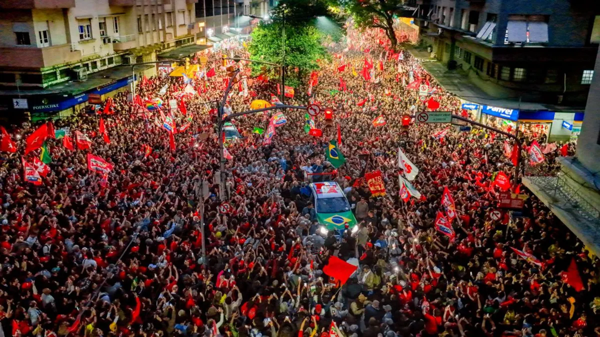 Lula realiza grande mobilização de campanha em Porto Alegre com aliados políticos
