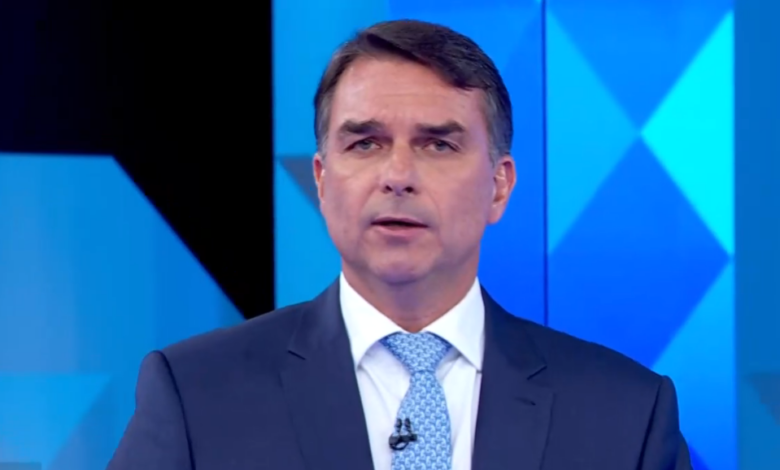 Flávio Bolsonaro garante direito de resposta a Lula após debate acalorado na TV Globo