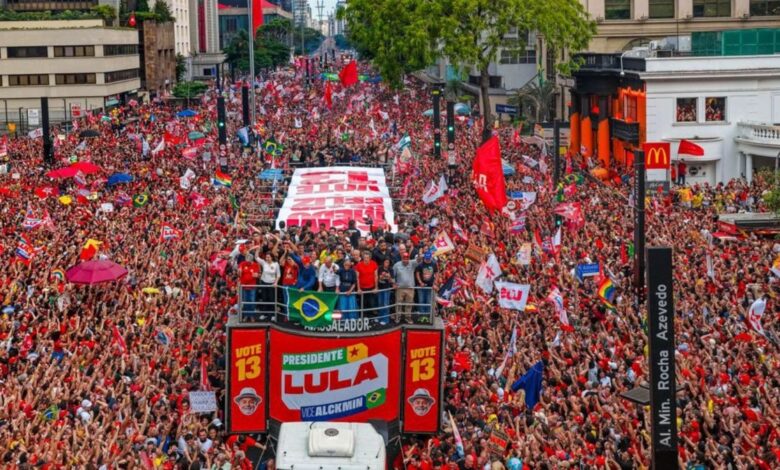Lula encerra campanha em São Paulo com ato que reúne mais de 2 milhões de apoiadores