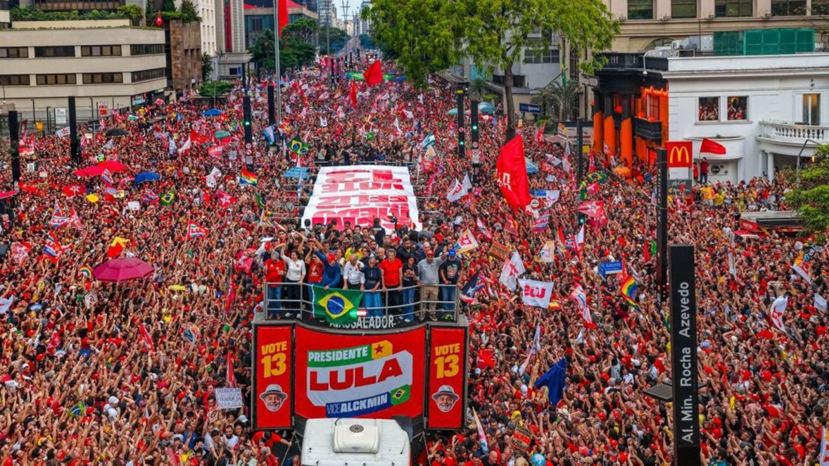 Lula encerra campanha em São Paulo com ato que reúne mais de 2 milhões de apoiadores