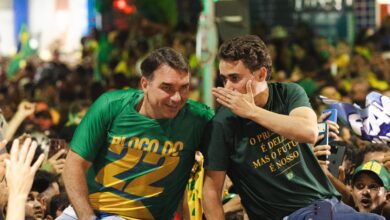 Lula enfrenta desafio decisivo em Minas Gerais com Flávio Bolsonaro à frente nas urnas Lula enfrenta desafio decisivo em Minas Gerais com Flávio Bolsonaro à frente nas urnas