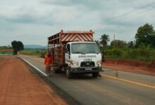 Governo de Rondônia entrega 2,1 km de sinalização na RO-010 em Mirante da Serra