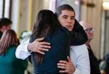 Rodrigo Vellozo se despede de Benito di Paula em velório emocionante em SP