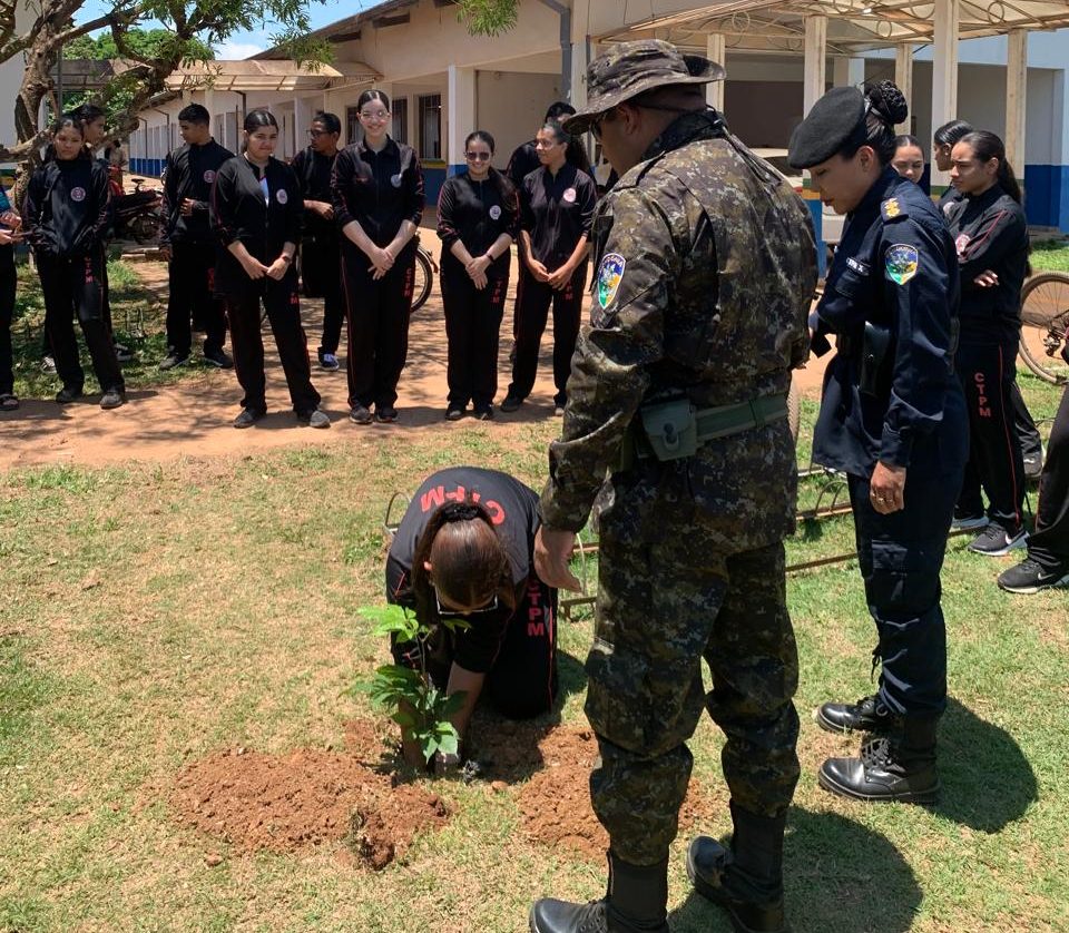 Polícia Ambiental ensina alunos sobre preservação em ação educativa em Rondônia