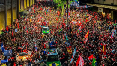Condomínio proíbe arremesso de objetos após atos a favor de Lula em SP