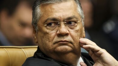 Ministro Flávio Dino determina investigação da Polícia Federal sobre interferência estrangeira nas eleições de 2026
