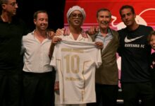Ronaldinho retorna aos campos aos 46 anos e busca 300 gols no futebol italiano