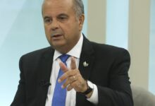 Flávio Bolsonaro é criticado por carta golpista e admite falta de provas sobre fraude eleitoral