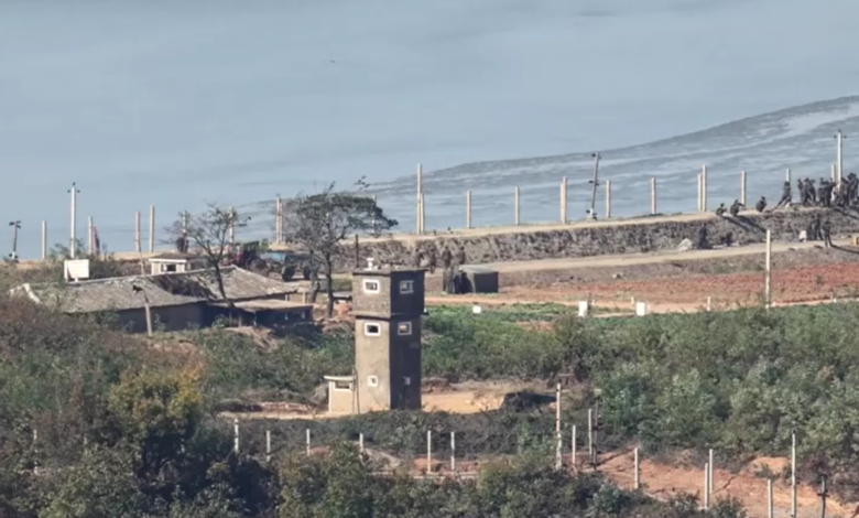 Veículos blindados da Coreia do Norte surgem na fronteira e elevam tensões com Seul Veículos blindados da Coreia do Norte surgem na fronteira e elevam tensões com Seul