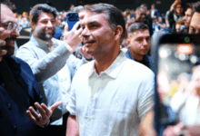 Marçal critica tática do PT e coordena ataques na campanha de Flávio no primeiro turno